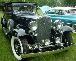 1932 Cadillac V-16 Open Front Town Car 2006-04-10 32 cad 16 town car 1 1932 Cadillac V-16 Open Front Town Car Judged first in the "Multi-Cylinder" category at the 2002 Castle Hill Concours d'Elegance in April 2006.