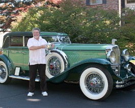 e0578 Dick Shappy proudly displaying his "Best Of Show" trophy for his 1934 Duesenberg J-505 Convertible Sedan, Body by Derham, 56th annual Fairfield County HCCA...
